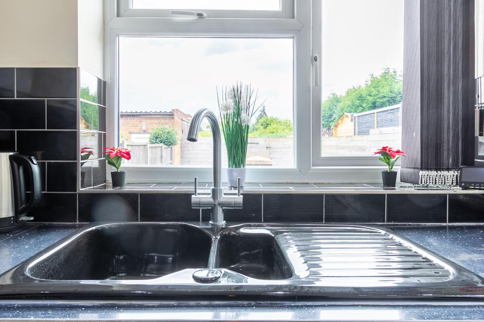 Bathway House - Free Secured Parking And Wifi Apartment โคเวนทรี ภายนอก รูปภาพ