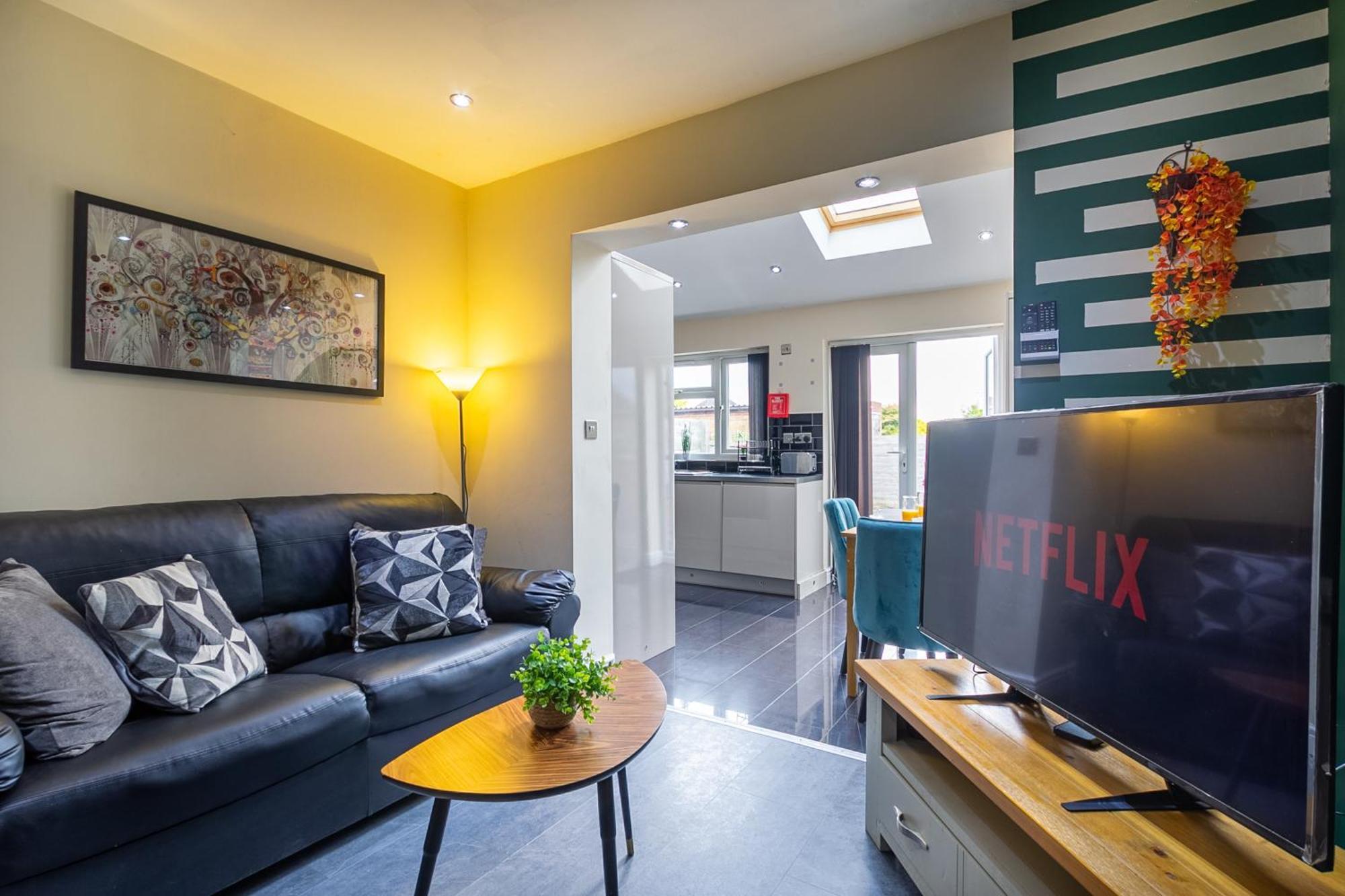Bathway House - Free Secured Parking And Wifi Apartment โคเวนทรี ภายนอก รูปภาพ