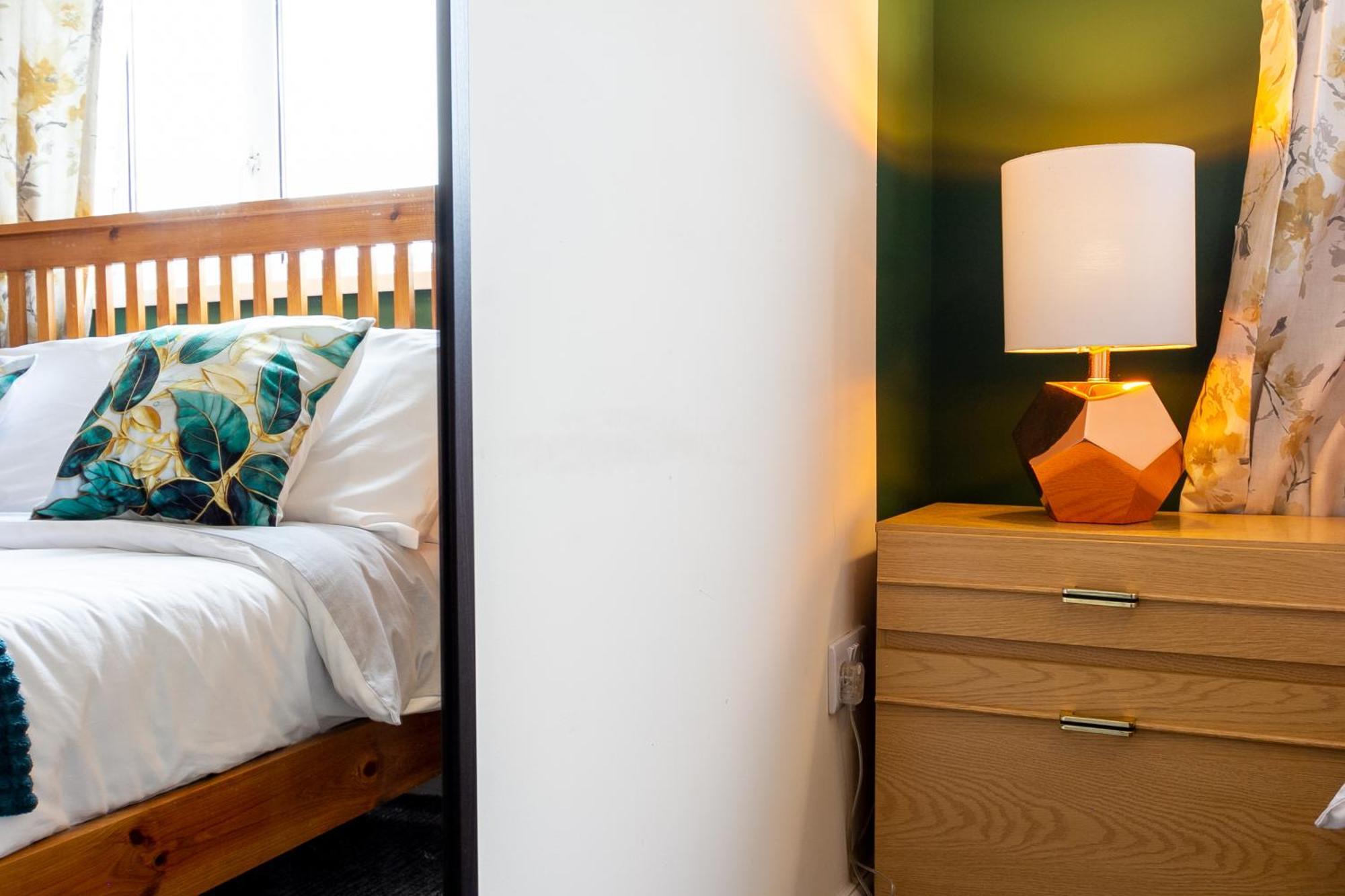 Bathway House - Free Secured Parking And Wifi Apartment โคเวนทรี ภายนอก รูปภาพ