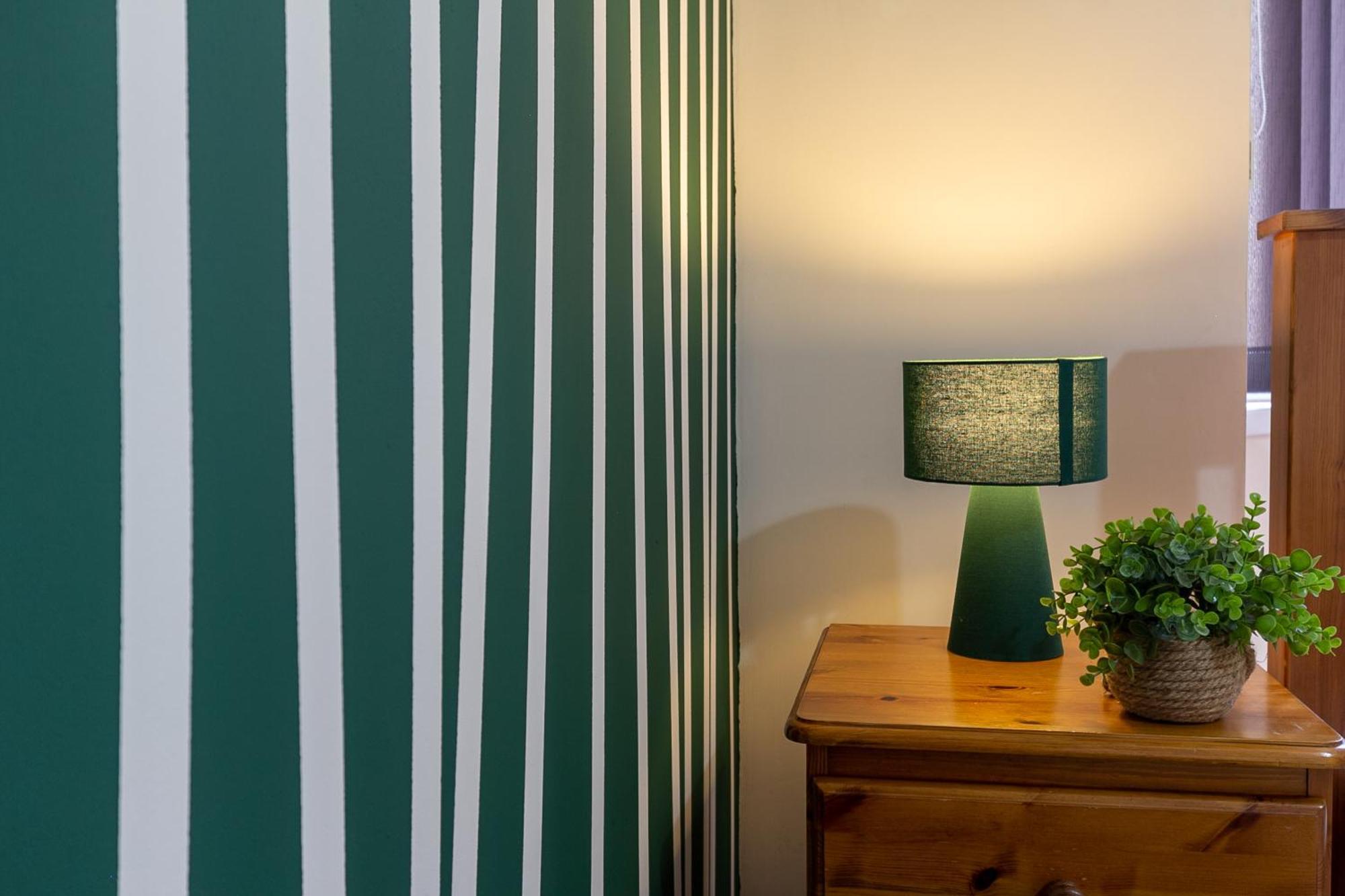 Bathway House - Free Secured Parking And Wifi Apartment โคเวนทรี ภายนอก รูปภาพ