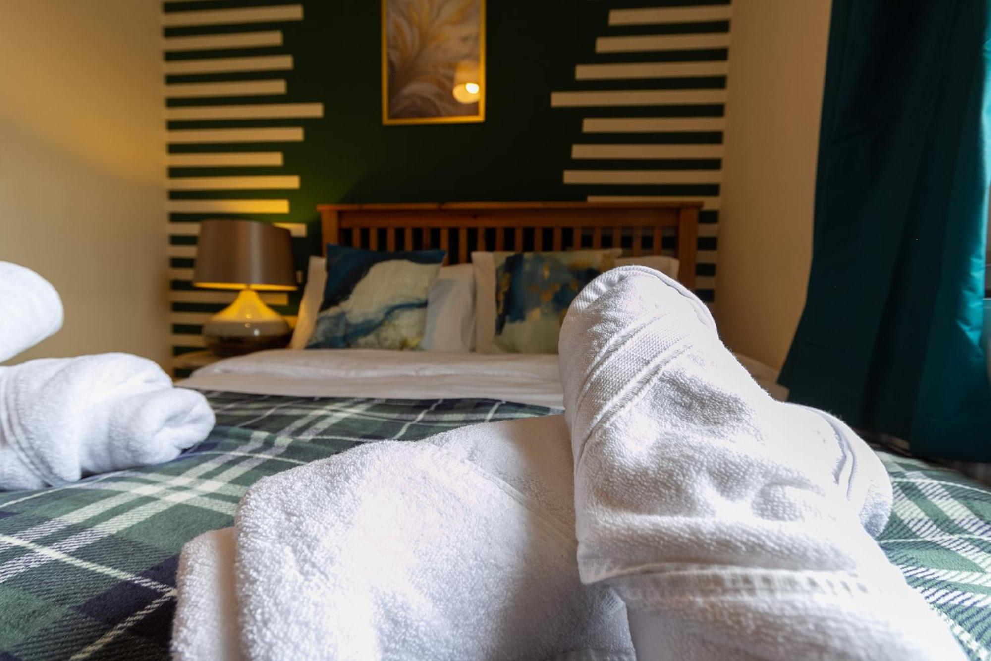 Bathway House - Free Secured Parking And Wifi Apartment โคเวนทรี ภายนอก รูปภาพ