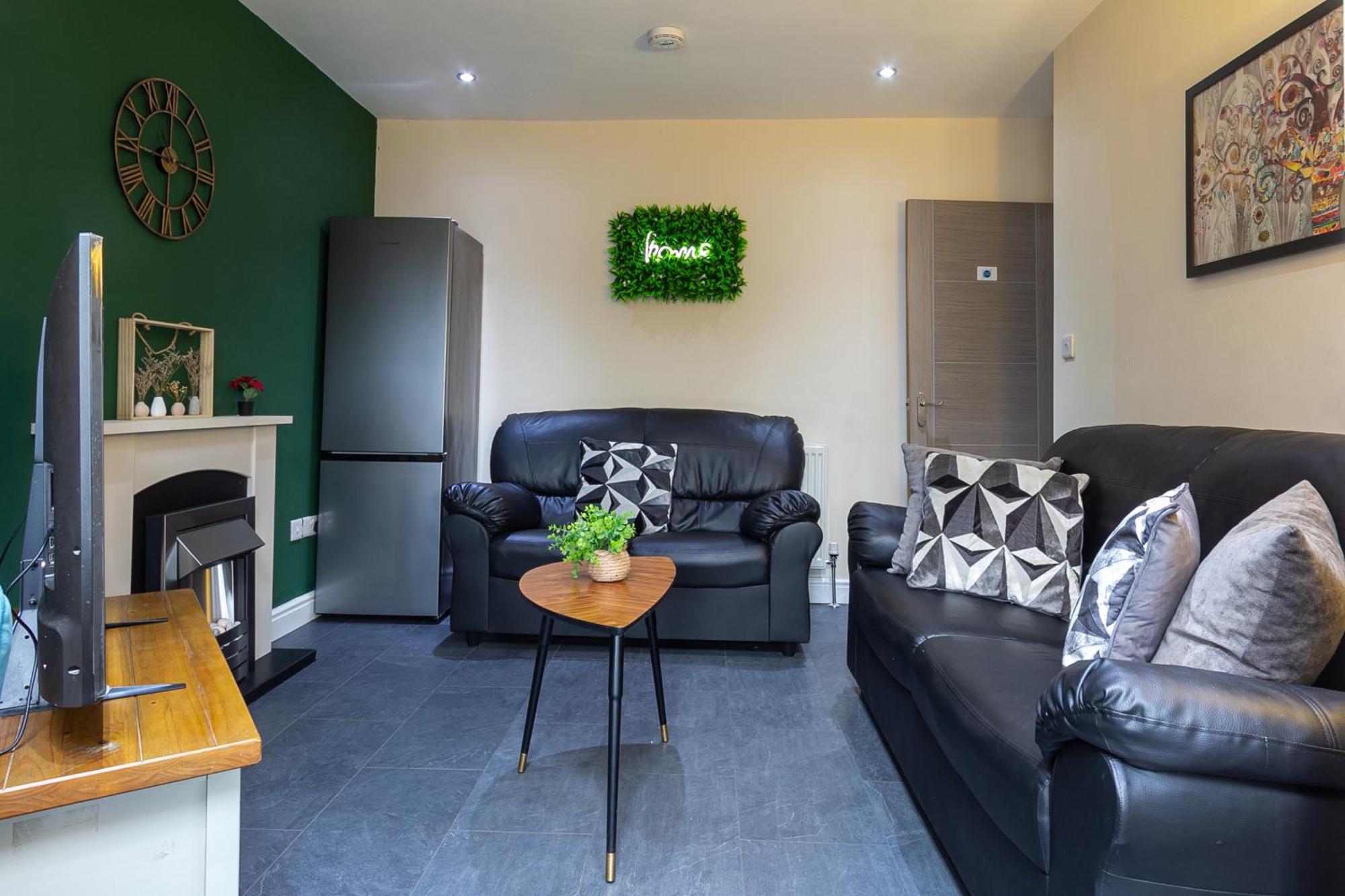 Bathway House - Free Secured Parking And Wifi Apartment โคเวนทรี ภายนอก รูปภาพ