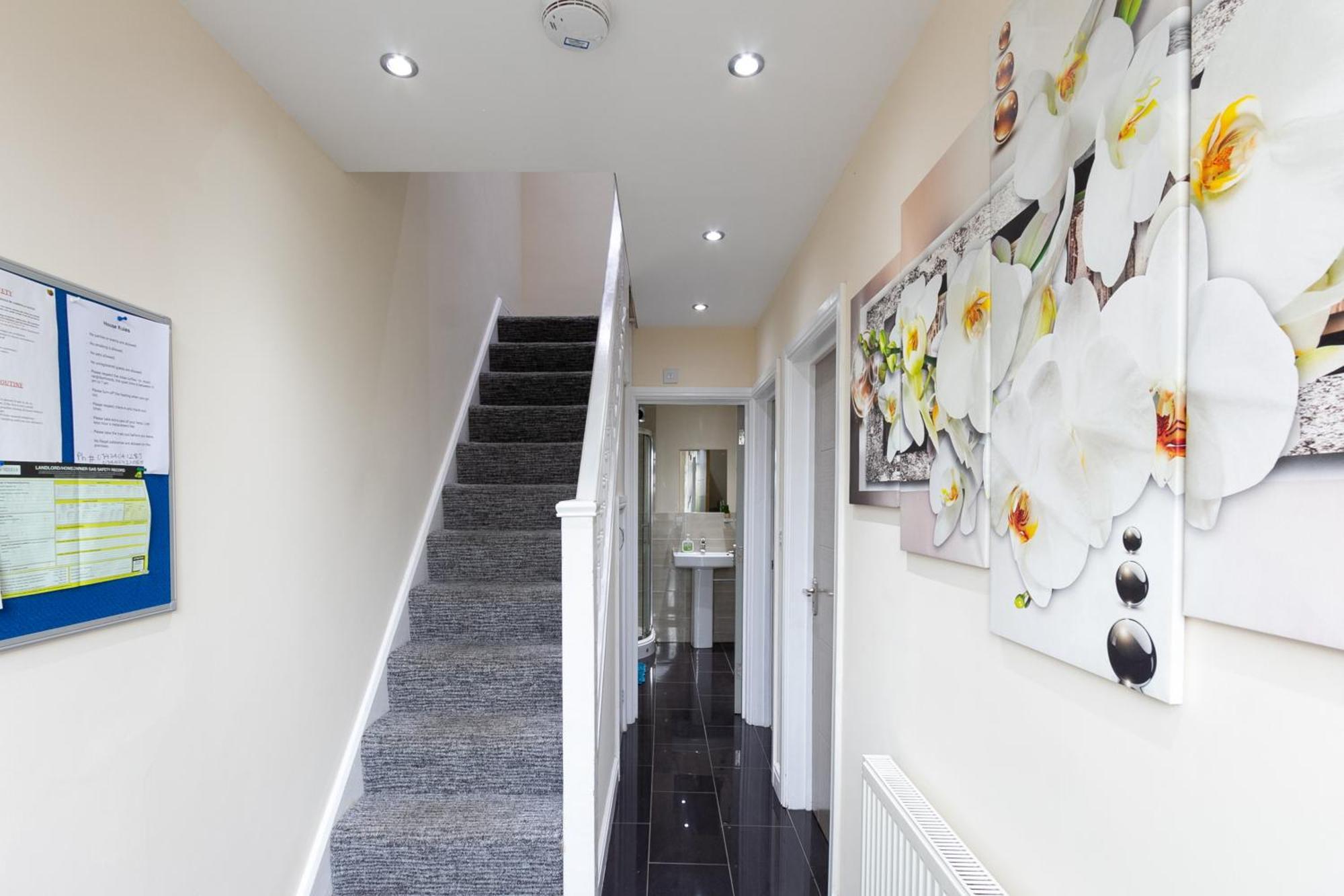 Bathway House - Free Secured Parking And Wifi Apartment โคเวนทรี ภายนอก รูปภาพ