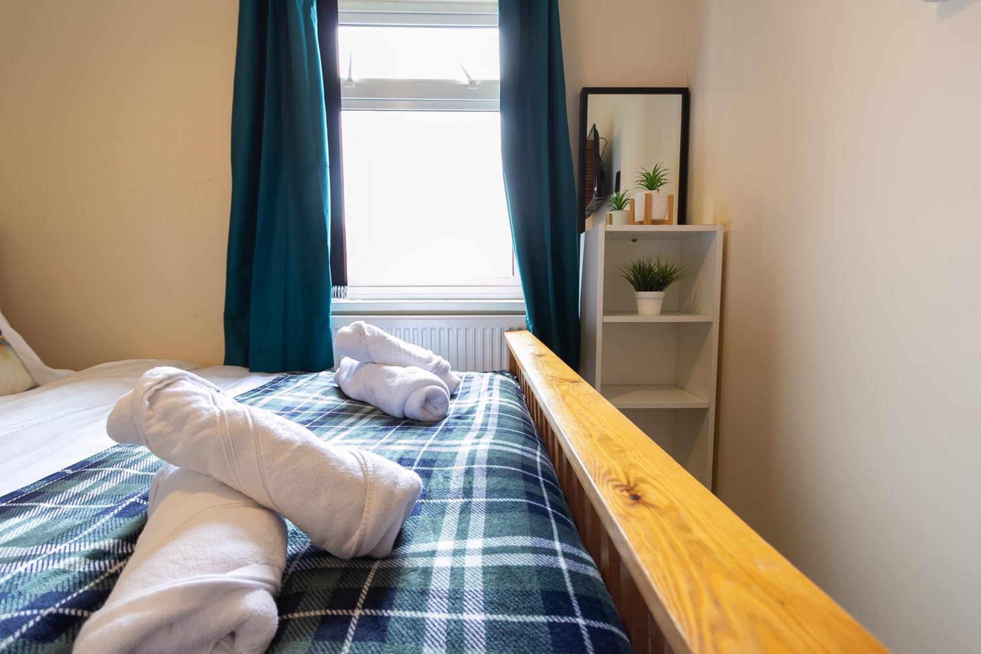 Bathway House - Free Secured Parking And Wifi Apartment โคเวนทรี ภายนอก รูปภาพ