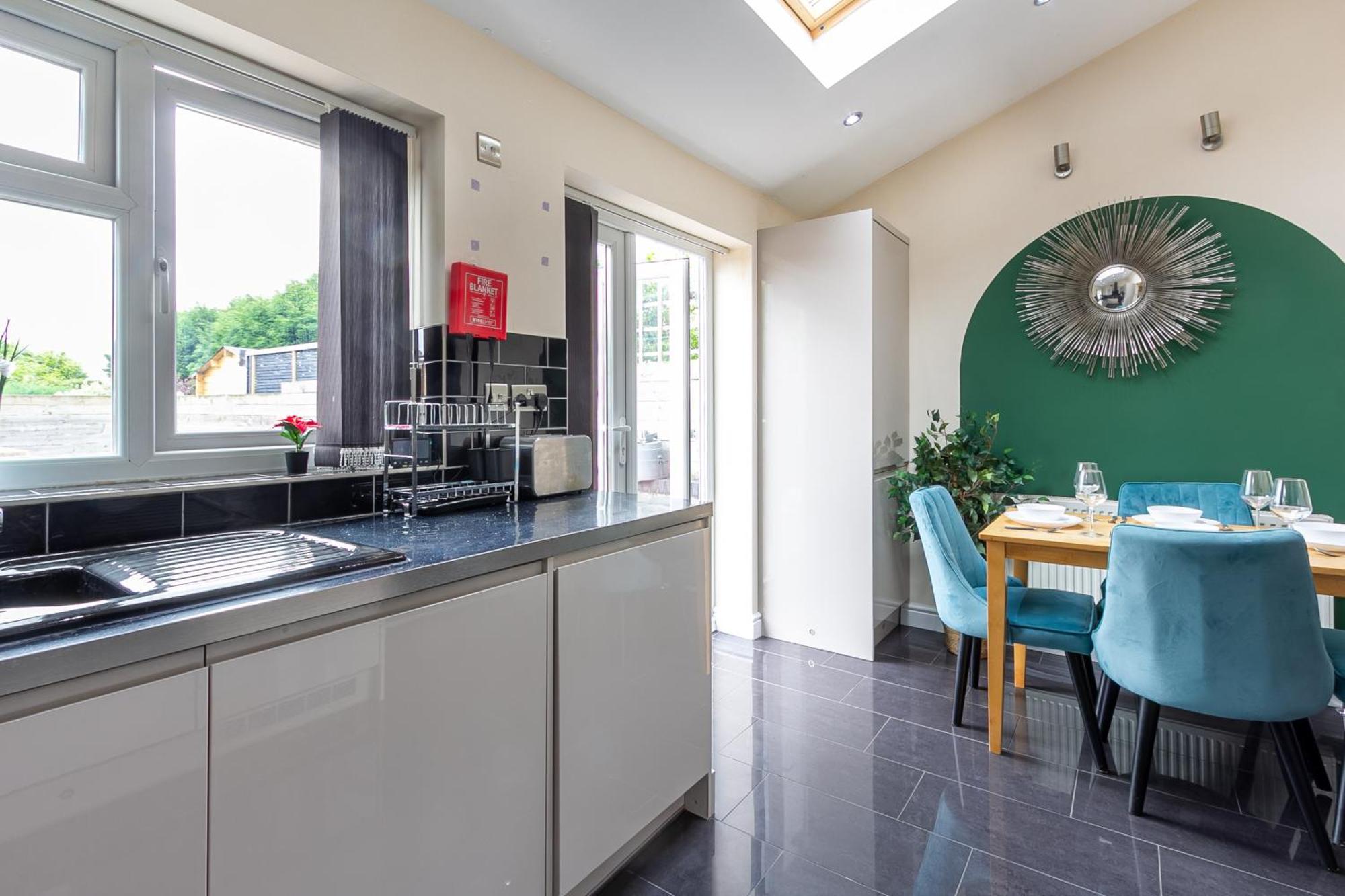 Bathway House - Free Secured Parking And Wifi Apartment โคเวนทรี ภายนอก รูปภาพ