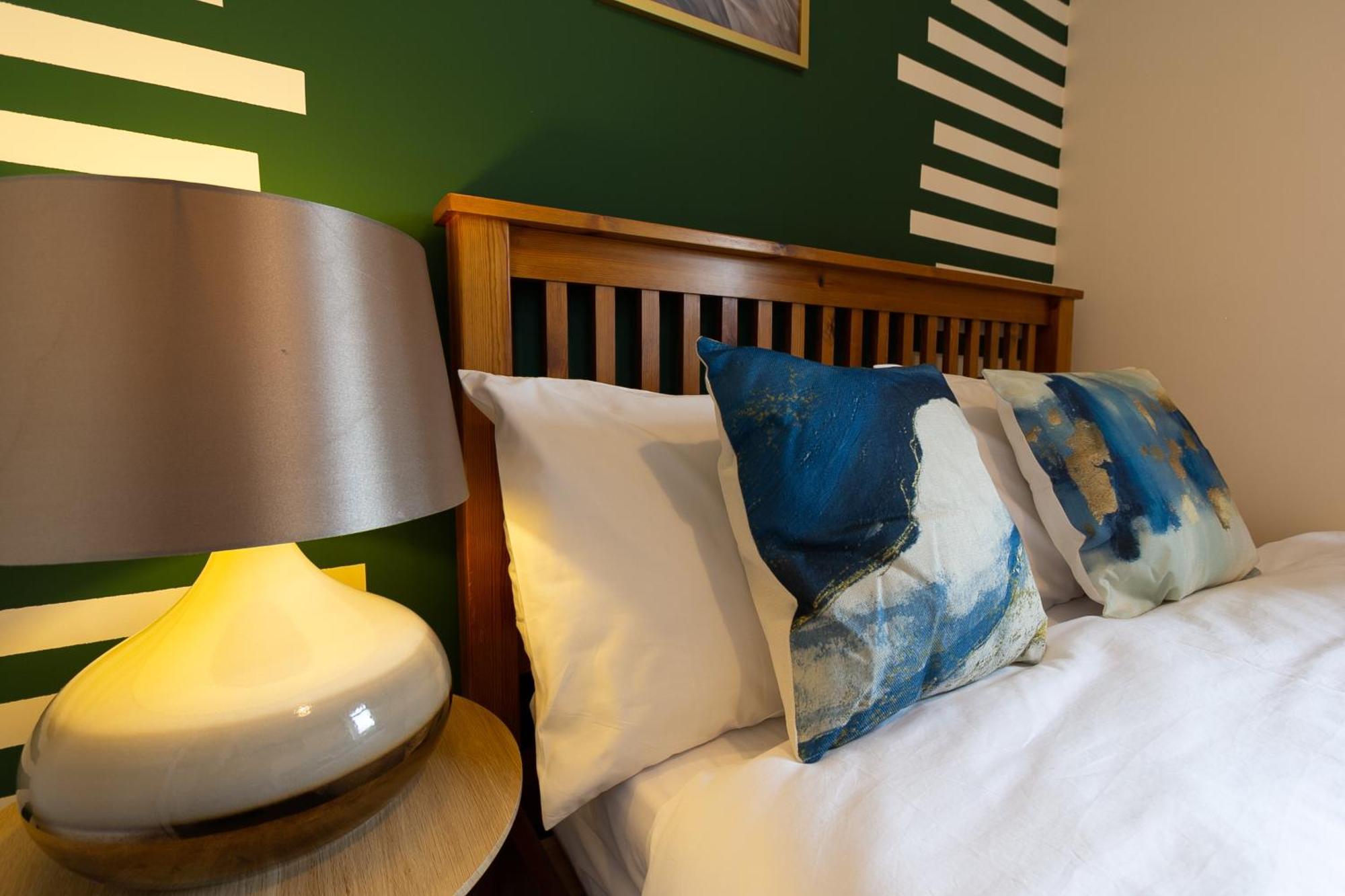 Bathway House - Free Secured Parking And Wifi Apartment โคเวนทรี ภายนอก รูปภาพ